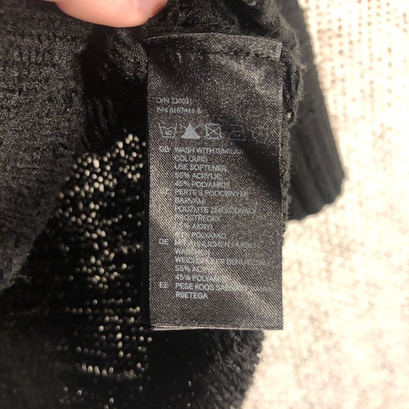 H&M Black 3/4 Sleeved Sweater (medium) - Picture 3 of 4